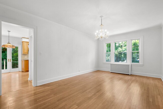 Building Photo - 121 Walworth Ave