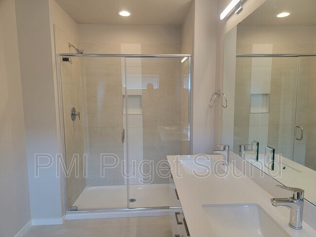 Building Photo - 33473 Poplar Ave SE