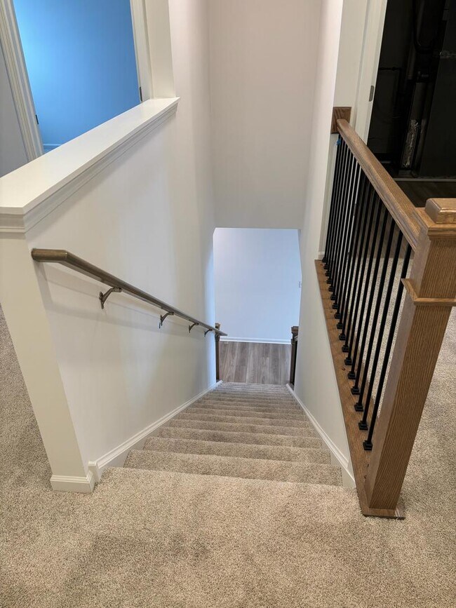 Building Photo - 450 Hathaway Ln