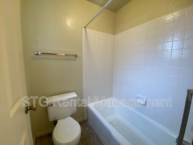 Building Photo - 777 S 400 E