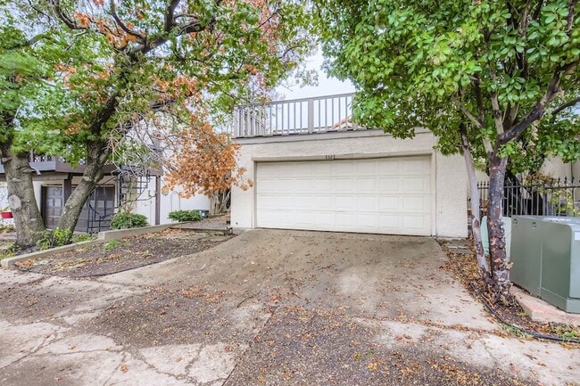 Building Photo - 3323 Augusta Blvd