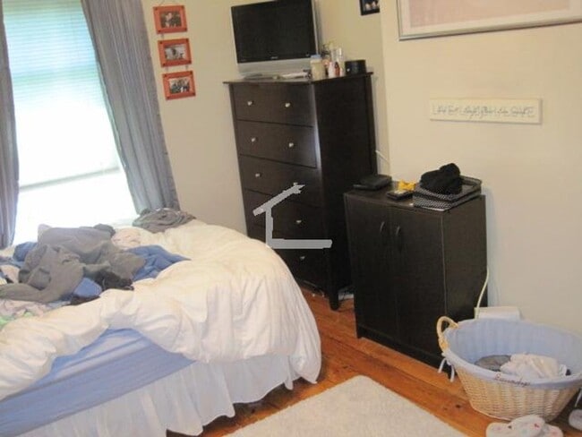 Building Photo - Spacious 4 bed 2 bath in Brighton.....