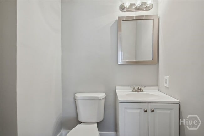 Building Photo - 1002 W 44th St