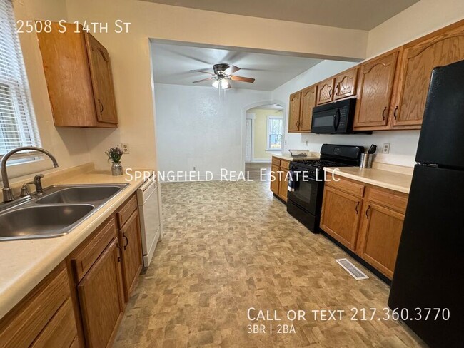 Building Photo - Spacious 3 Bed, 2 Bath Home with Balcony a...