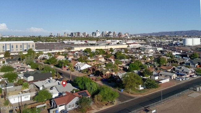 Building Photo - 1950 W Palm Ln