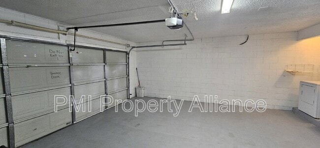 Building Photo - 4902 Monarch Ln