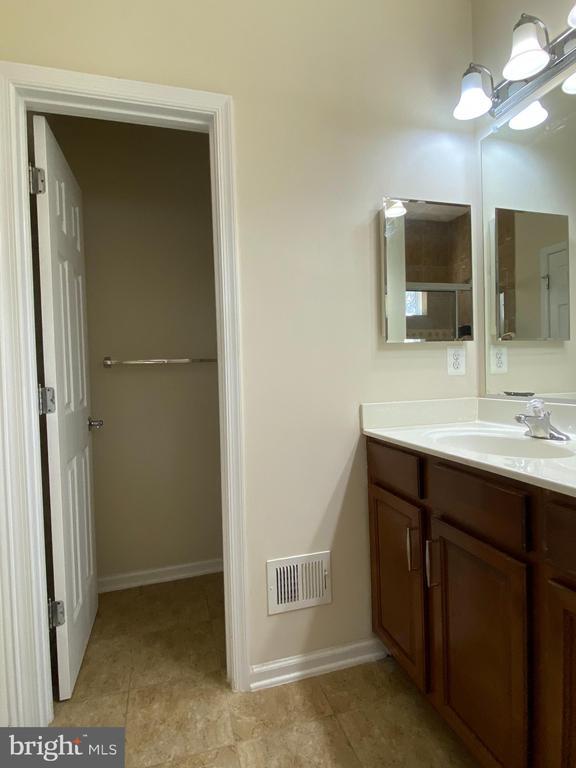 Building Photo - 11648 Leesborough Cir