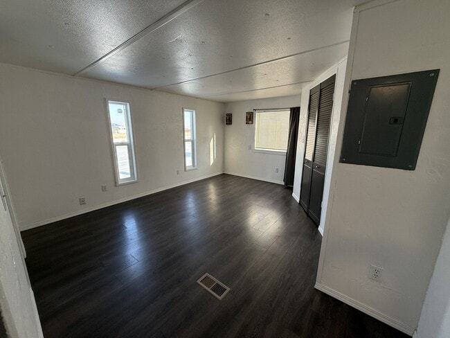 Building Photo - 3189 Eastview Rd