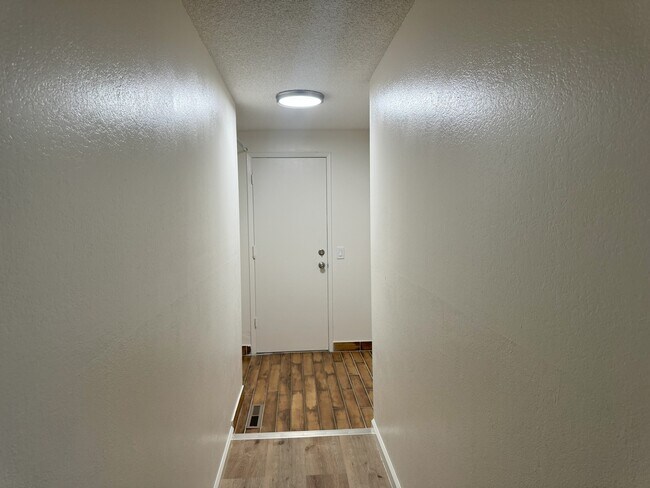 Building Photo - 2460 Brookside Way