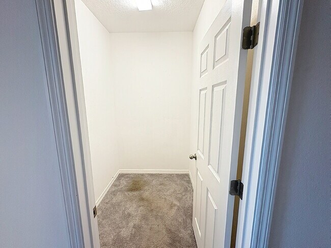 Building Photo - 6328 Goldcoast Ave