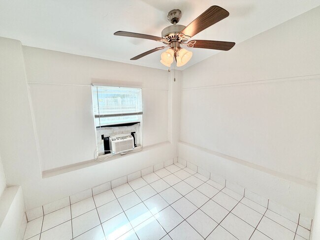 Building Photo - Roppo (561 SWB)