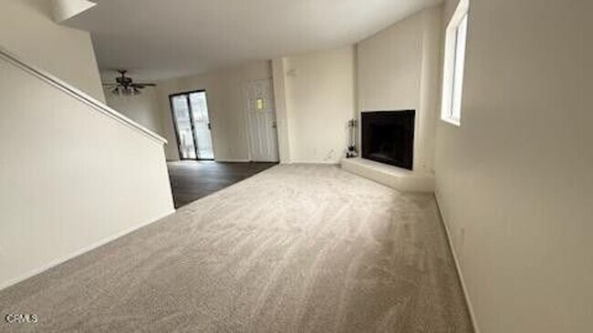 Building Photo - Updated 2-Bed, 2-Bath Condo in Downtown Ox...