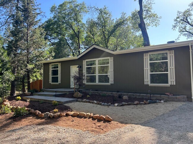 Building Photo - LAKE COMBIE ACCESS. Brand New 3-Bedroom Ho...