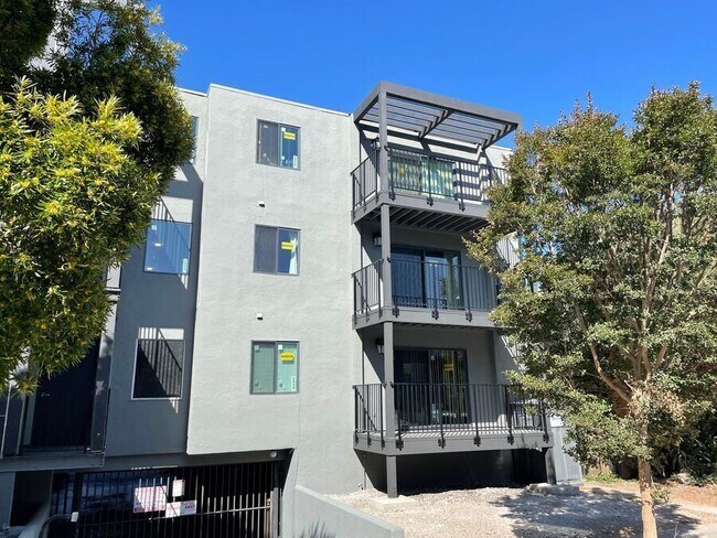 Building Photo - 410 Evelyn Ave