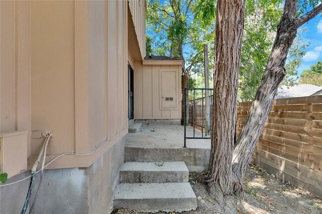 Building Photo - 6711 Deatonhill Dr