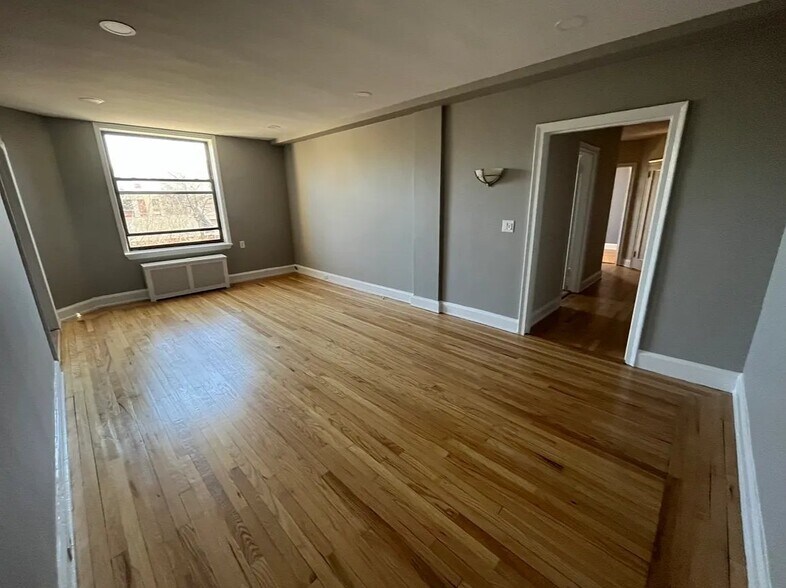 Building Photo - 1 Elm St