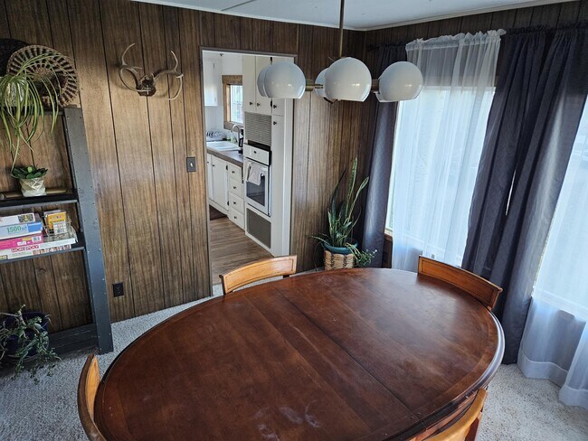 Building Photo - 2006 WY-352