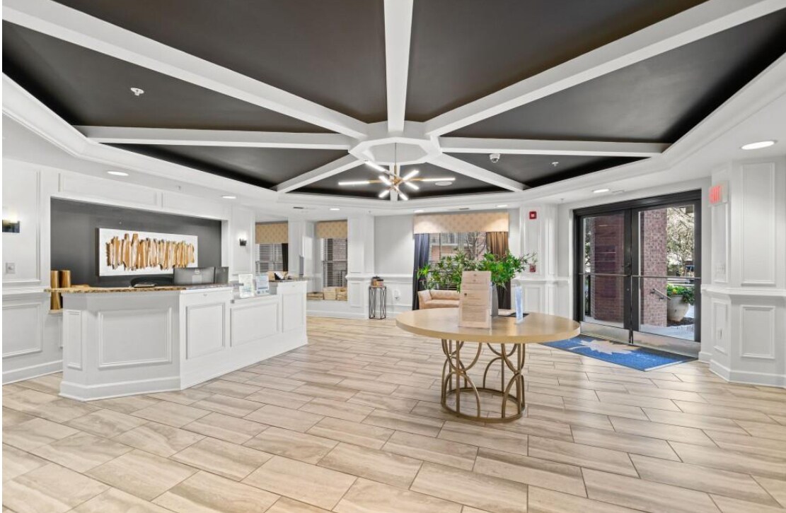 Building Photo - 200 River Vista Dr