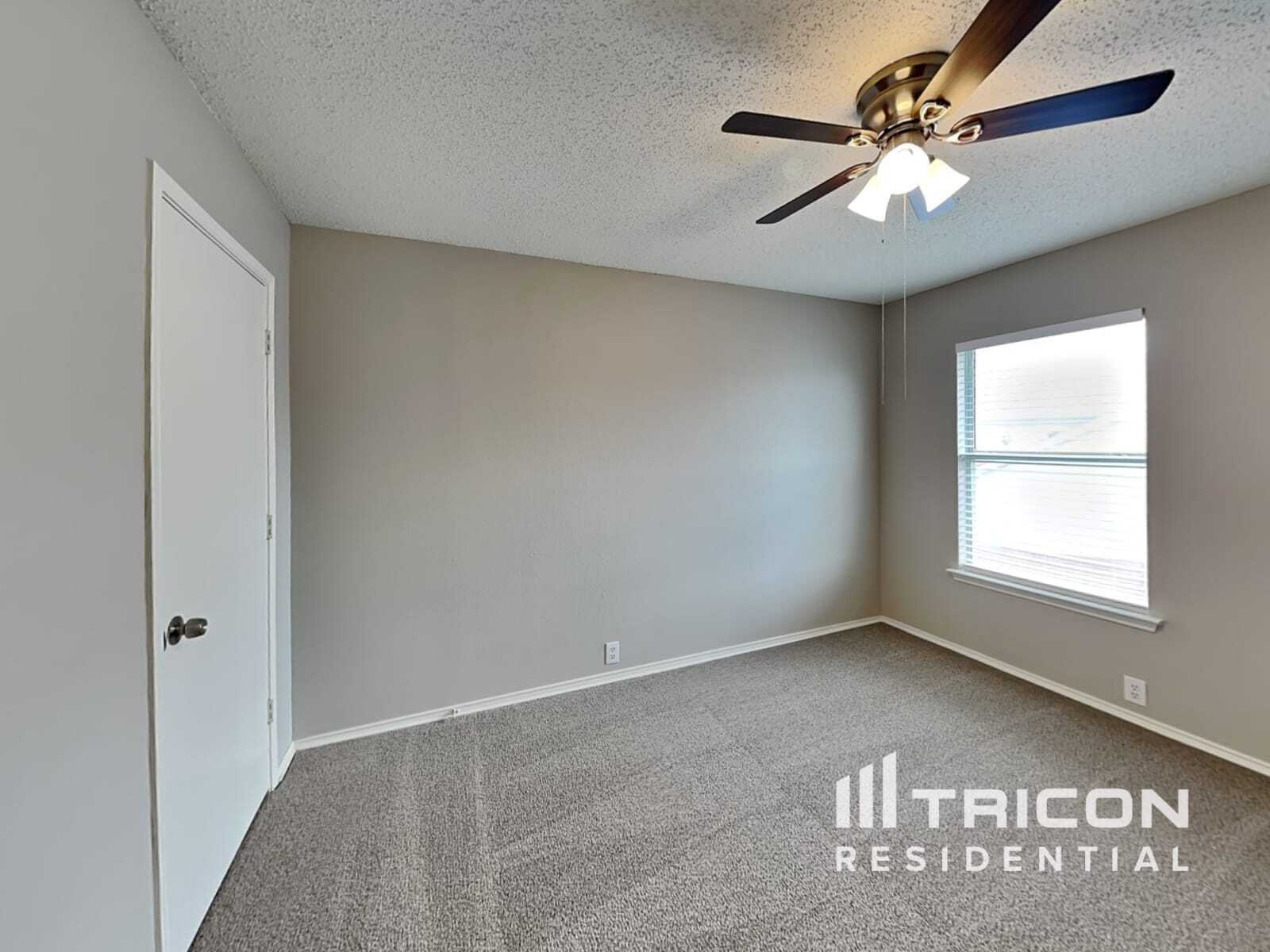 Building Photo - 5320 Tennis Villa Dr