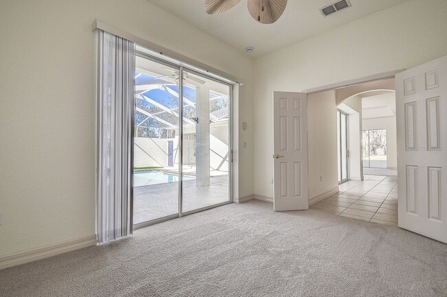 Building Photo - Beautiful 4/3/3 on a private 1 acre lot.