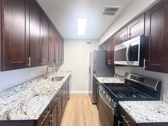 Building Photo - 1533 N Windsor Dr