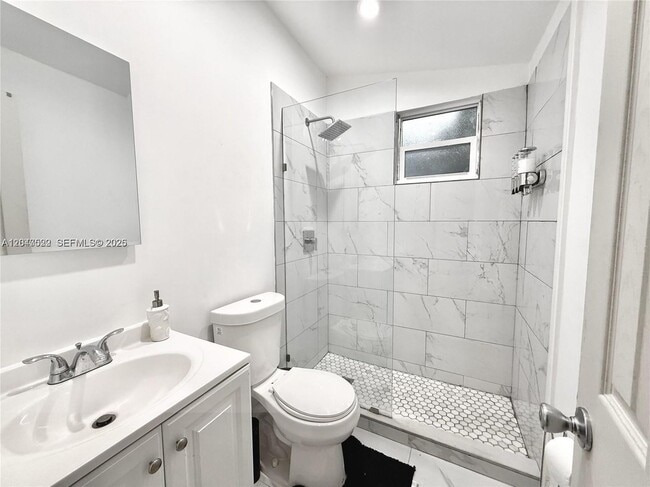 Building Photo - 947 NE 149th St
