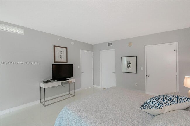 Building Photo - 200 Sunny Isles Blvd