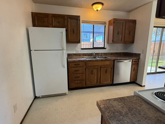 Building Photo - 925 Gellatly St