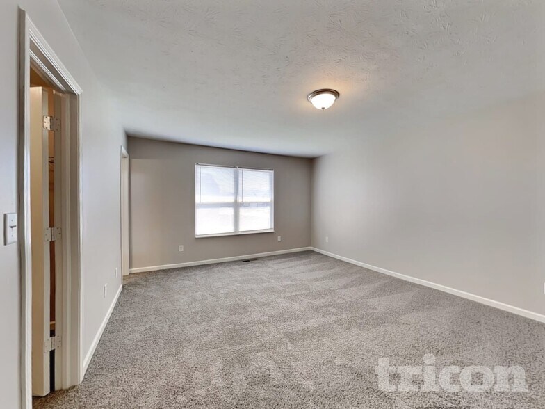 Building Photo - 561 Grassy Bend Dr