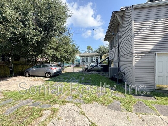 Building Photo - 1621 Crete St