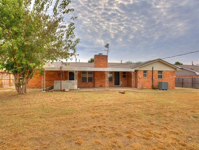 Building Photo - 412 Sundown Dr