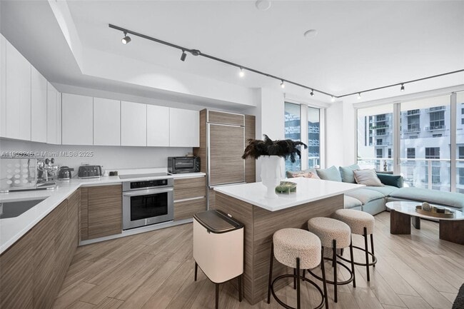 Building Photo - 1100 S Miami Ave