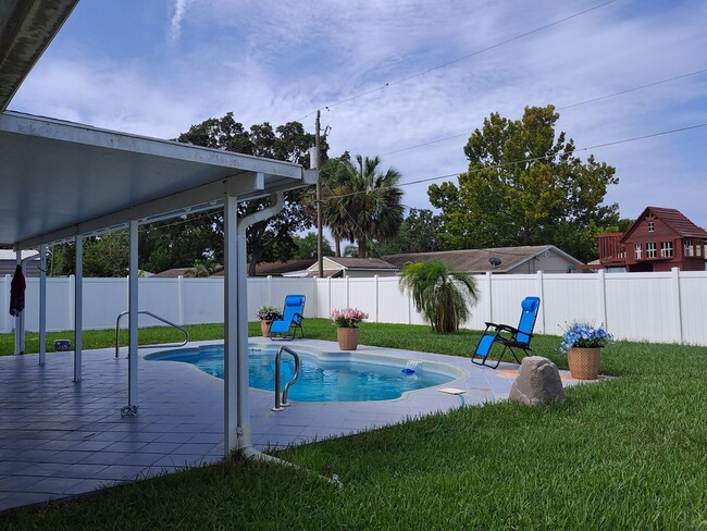 Building Photo - 3 BEDROOM POOL HOME OASIS IN FLORIDA SHORE...