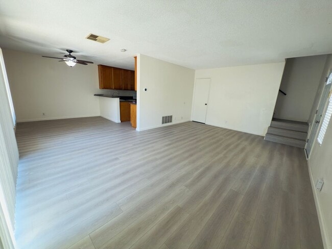 Building Photo - Charming 3-Bedroom Townhome Just Off the 5...