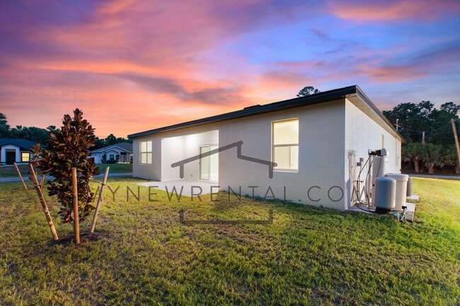 Building Photo - Deposit-Free! Modern, energy efficient hom...