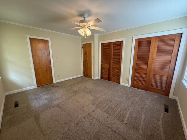 Building Photo - 215 Lesesne Dr