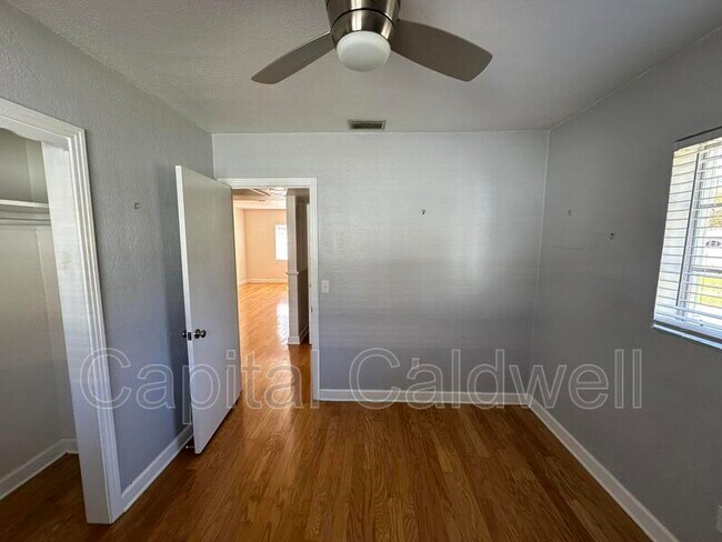Building Photo - 18 N Meteor Ave