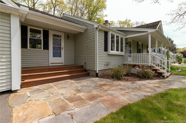Building Photo - 10 Tanglewood Rd