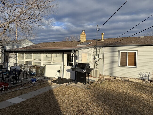 Building Photo - 259 E Oakland St