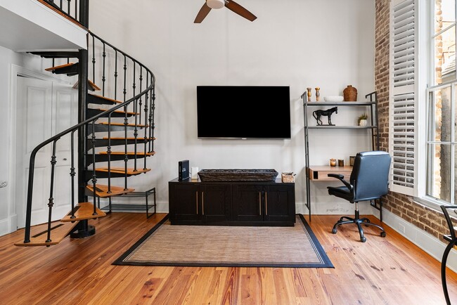 Building Photo - Stunning 2-Story Loft in the Heart of Downtown