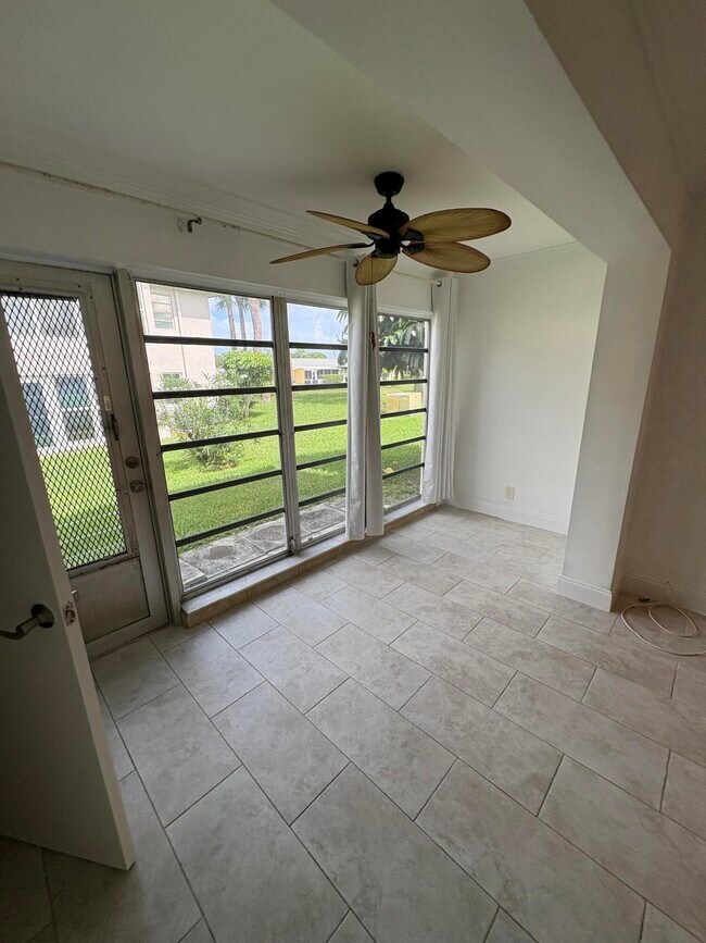 Building Photo - 1020 Silk Oak Terrace