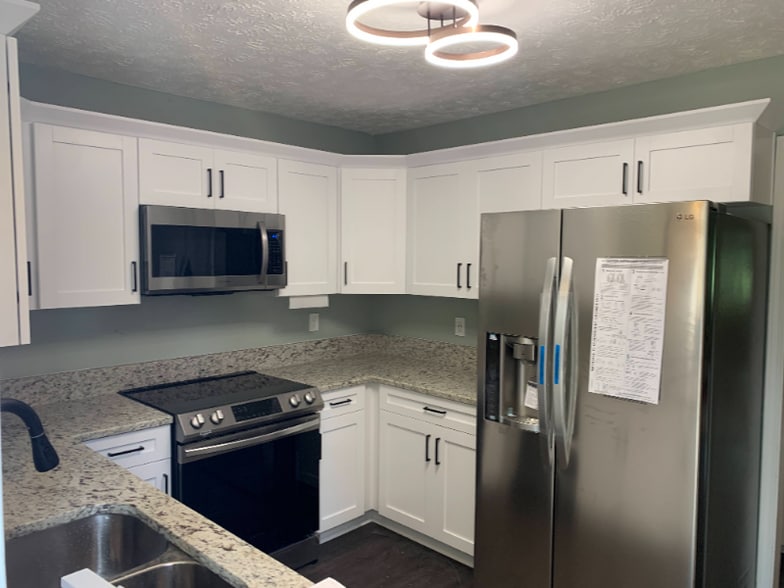 Building Photo - 556 Wedgewood Dr