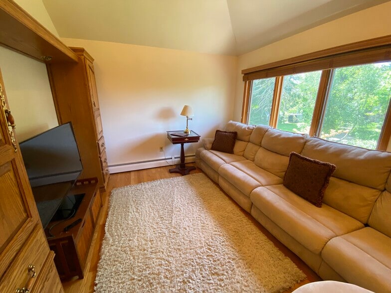 Building Photo - 1117 Rocky Beach Rd