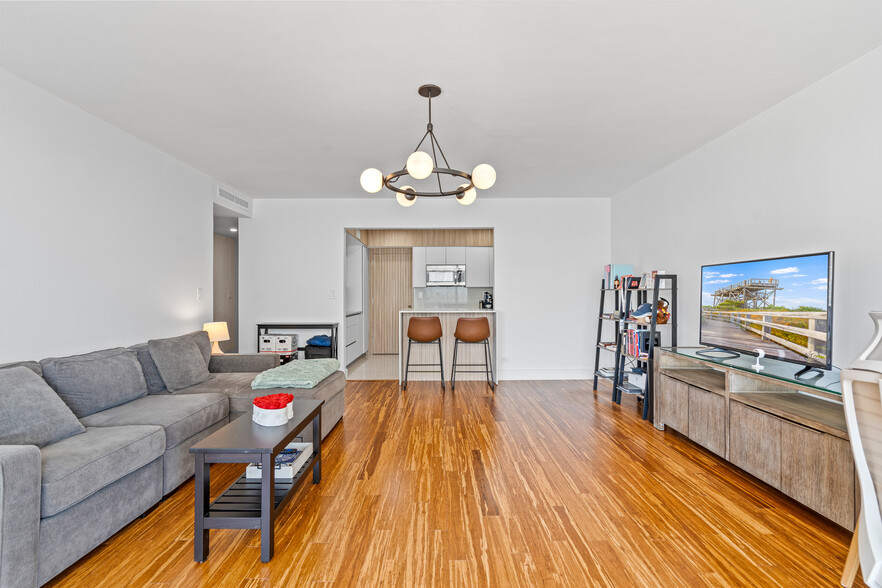 Building Photo - 1408 Brickell Bay Dr