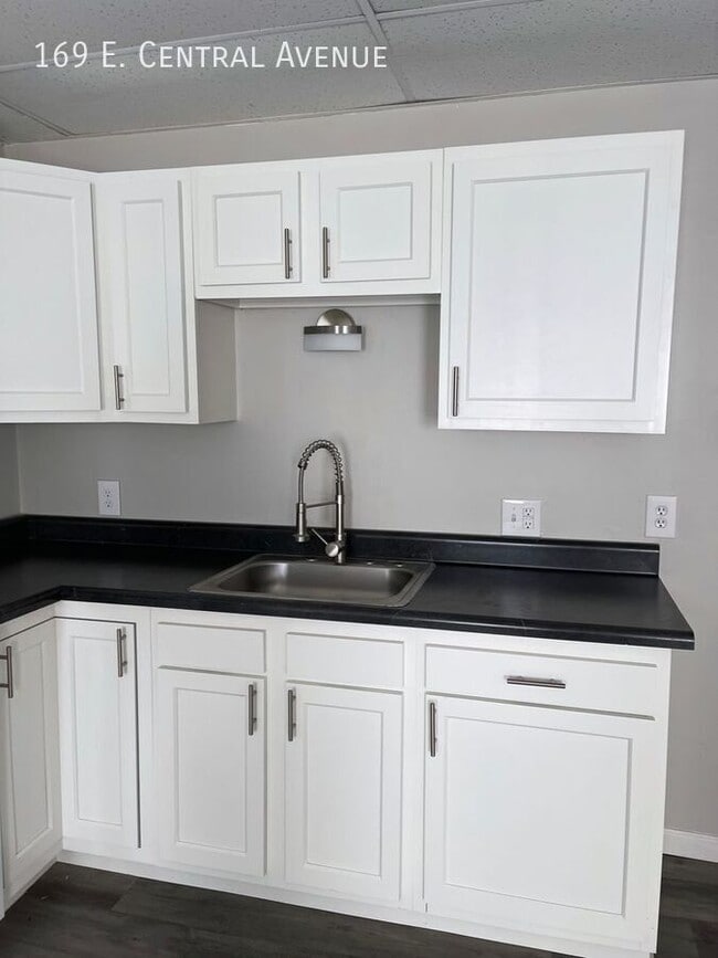 Building Photo - 169 E Central Ave