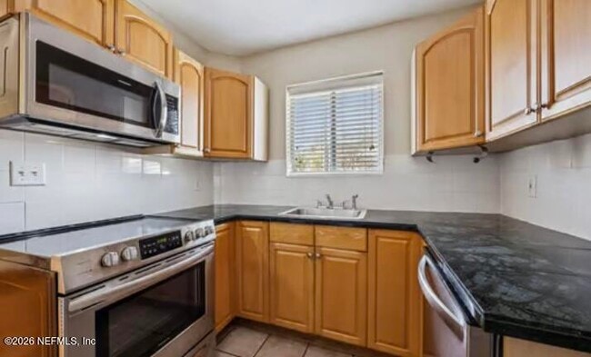 Building Photo - 2159 Riverside Ave