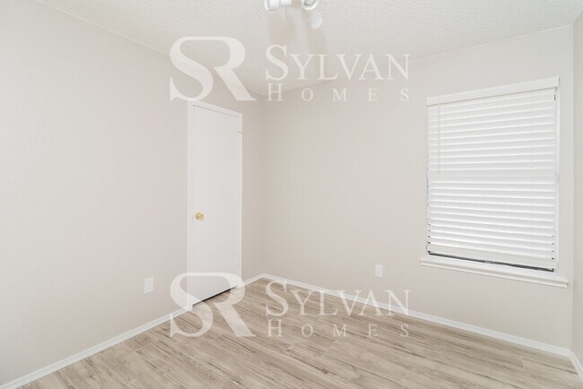 Building Photo - Carve Out a Great Life Here!