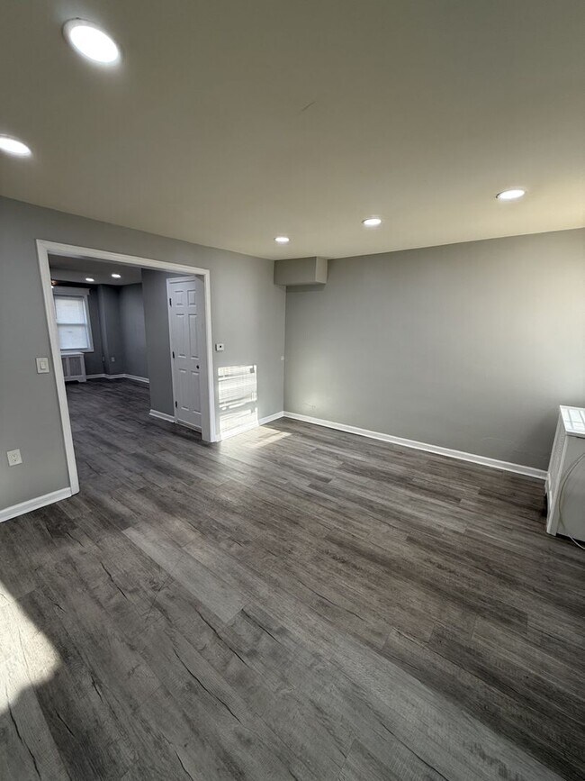 Building Photo - Beautiful 3 Bedroom Home – Updated & Move In Ready