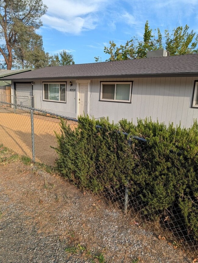 Building Photo - 4904 Shasta St