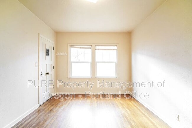 Building Photo - 715 NE 20th Ave